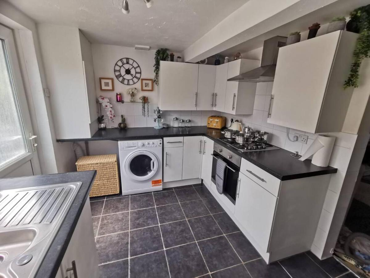 Stunning 2-Bed House In Macclesfield Cheshire Villa Exterior photo